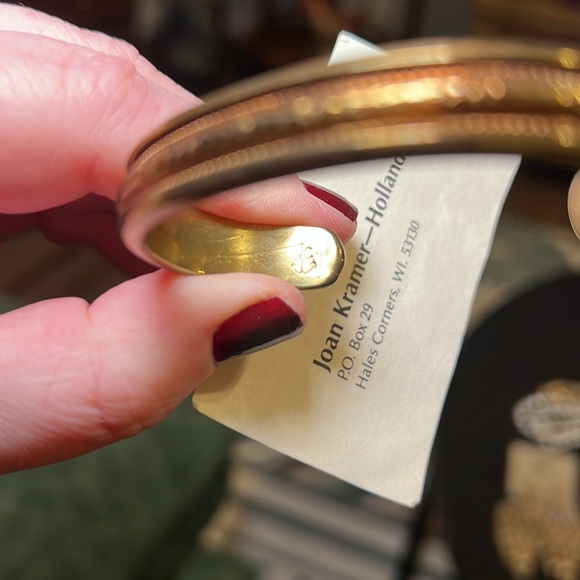 Lot of 13 estate jewelry pieces - earrings, bracelet, necklaces, brooches - Picture 11 of 15